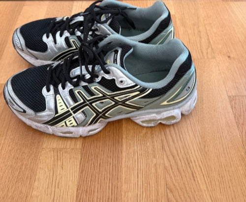 ASICS Gel-Nimbus 9 black silver sneakers EU 43 second-hand, real photo, Lbass Original Morocco — side view