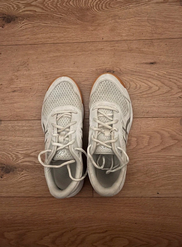 ASICS Upcourt 6 white and grey second-hand court shoes, size 40, real product photo, Lbass Original Morocco — view 1