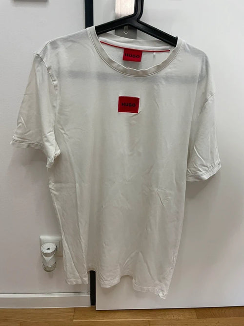 HUGO White Logo Patch T-Shirt - Size L | تيشرت HUGO