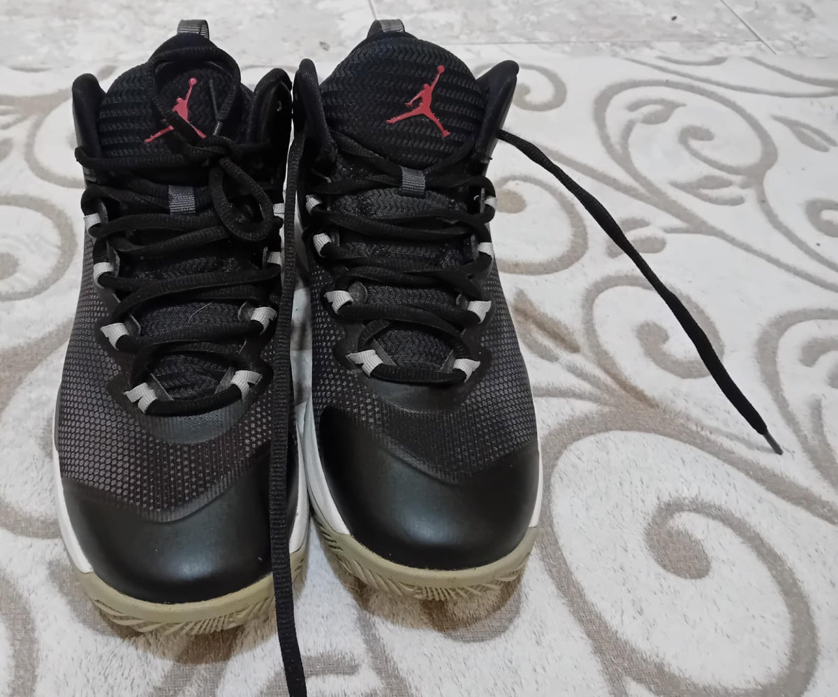 Jordan Super.Fly 3 black sneakers EU 39 second-hand, real photo, Lbass Original Morocco — top view of both shoes with red Jumpman on the tongues