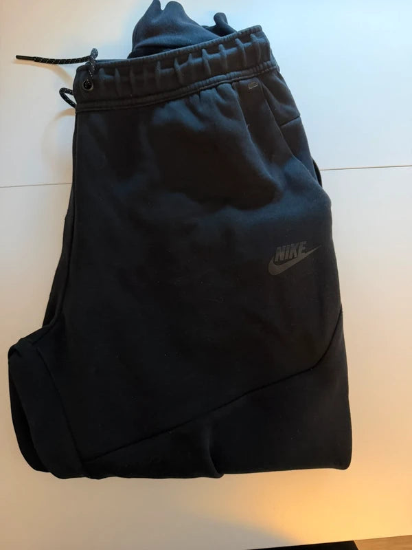Nike Black Tech Joggers - Size L | سروال نايك